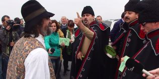 FOTO VIDEO Oltenii se facura ai dracu' si pusera vama la intrarea in Slatina