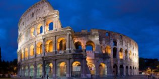 Turist rus, amendat cu 20.000 de euro pentru ca a mazgalit un perete al Colosseumului