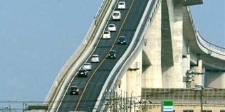 Podul din Japonia care sperie orice sofer