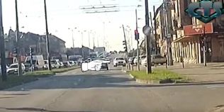 VIDEO Tupeu fara margini al unui smecher cu BMW X6, filmat cum intra ilegal pe contrasens si trece pe rosu