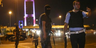 Mai multi angajati ai unei prestigioase universitati din Turcia au fost arestati in cadrul anchetei privind puciul esuat
