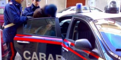 Doi romani din Italia au furat o masina de Politie cu tot cu politistul dinauntru