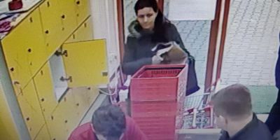VIDEO Femeia filmata in timp ce fura o plasa cu medicamente dintr-un magazin din Alba Iulia, identificata de politie