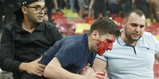 Incidente la CSA Steaua - Academia Rapid. Zeci de suporteri evacuati, jandarmii au dat cu gaze lacrimogene